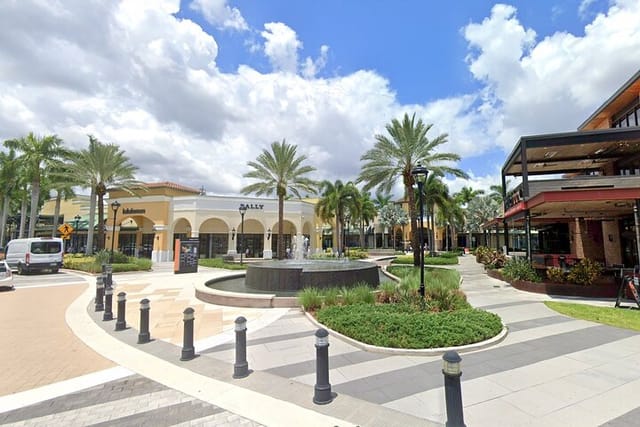 shared-transfer-to-sawgrass-mall-by-tour-bus_1